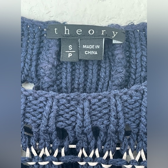 Theory Oversized Knit Sweater - Picture 4 of 11